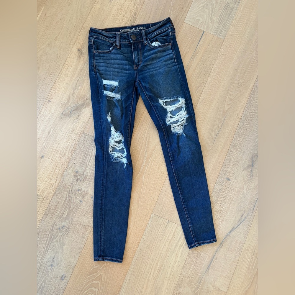 American Eagle ripped skinny jeans size 4